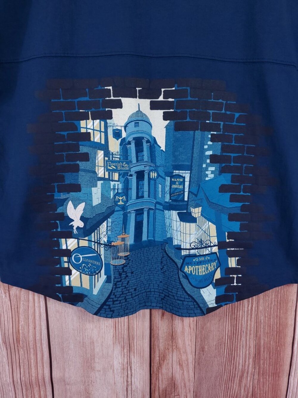 Harry Potter Wizarding World Spirit Jersey Shirt Large Navy Gold Diagon Alley - Picture 9 of 13